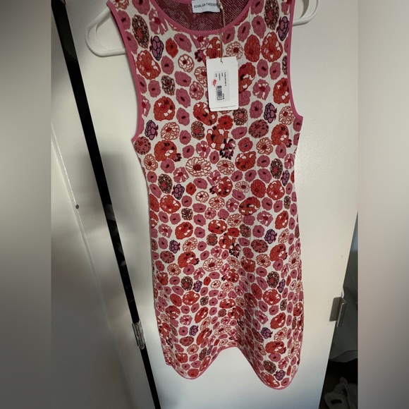 Scanlan Theodore Dresses & Skirts - Scanlan Theodore floral knit mini dress